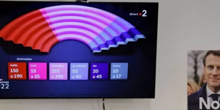 Fransa genel seçimleri: Sol ittifak ile Macron ilk turda başa baş