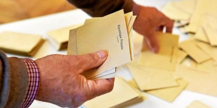 Fransa, parlamento seçiminin ikinci turu için bugün sandık başında