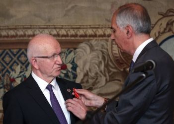 Fransa'nın en prestijli nişanı CHP'li vekil Prof. Kaboğlu'na verildi