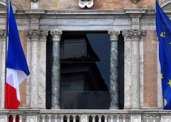 Fransız diplomatlar Macron'a karşı grevde