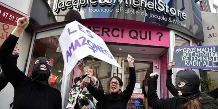 Fransız porno sitesinin sahibi cinsel saldırıdan tutuklandı