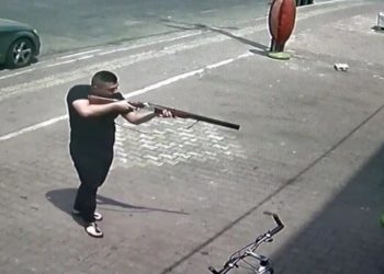 Fırıncı ucuza ekmek satan komşu fırına tüfekle saldırdı