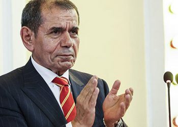 Galatasaray'da Dursun Özbek ve yönetimi mazbatalarını aldı