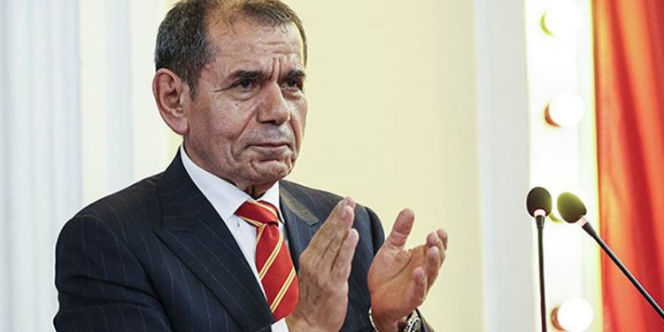 Galatasaray'da Dursun Özbek ve yönetimi mazbatalarını aldı