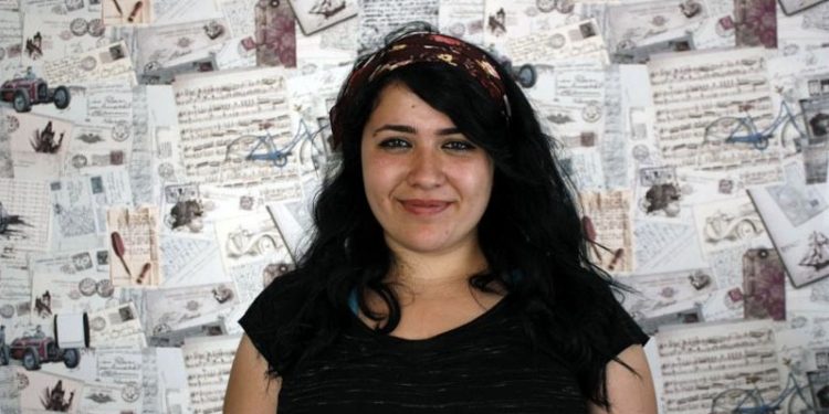 Gazeteci Canözer'in duruşması ertelendi