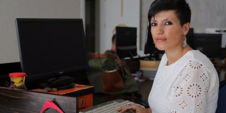 Gazeteci Dicle Müftüoğlu'nun gözaltı gerekçesi: Tutuklu meslektaşına para göndermek