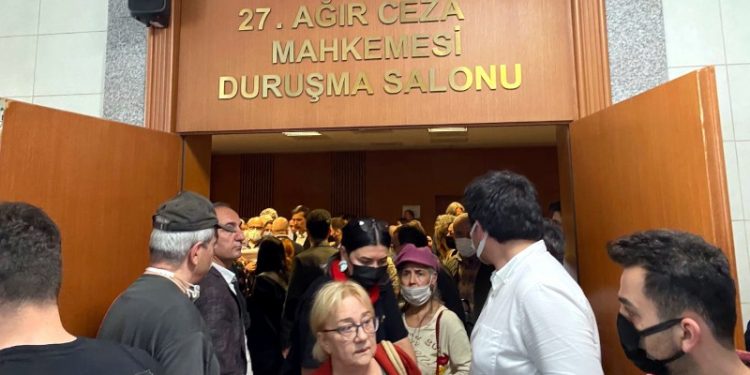 Gezi Davası'nda kararlara şerh düşen hakim sürüldü