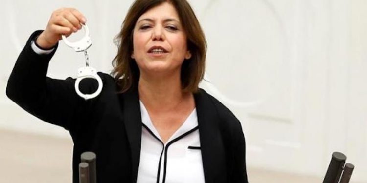 HDP'li Beştaş'tan, Bakan Bozdağ’a: Gazeteciler neden gözaltında?