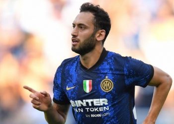 Hakan Çalhanoğlu'ndan İbrahimoviç'e sert sözler: Ben 40 yaşında olsam bunu yapmam