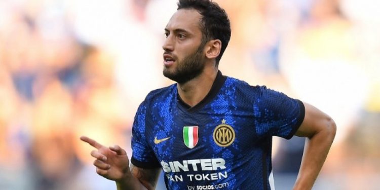 Hakan Çalhanoğlu'ndan İbrahimoviç'e sert sözler: Ben 40 yaşında olsam bunu yapmam