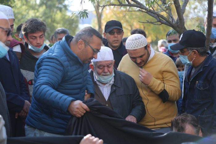 Hayırsever işadamı Ali Kervancı eşini göz yaşlarıyla uğurladı