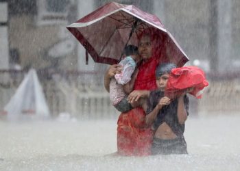 Hindistan ve Bangladeş'te seller nedeniyle en az 60 kişi hayatını kaybetti