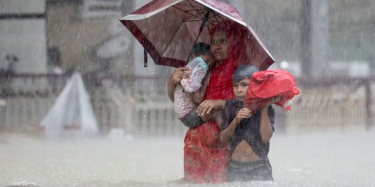 Hindistan ve Bangladeş'te seller nedeniyle en az 60 kişi hayatını kaybetti