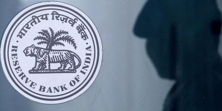 Hindistan yüzde 7'yi aşan enflasyonla mücadele için politika faizini artırdı