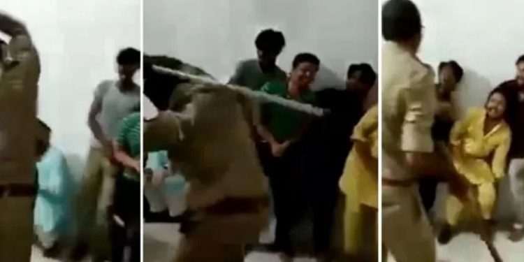 Hindistan'da polisler gözaltındaki Müslümanları dövdü, milyonlarca kişinin izlediği video tepki çekti