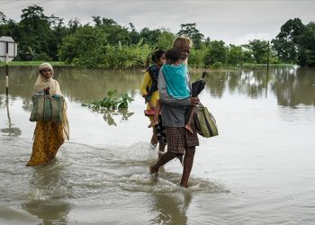 Hindistan'daki sellerde yaşamını yitirenlerin sayısı 62'ye yükseldi