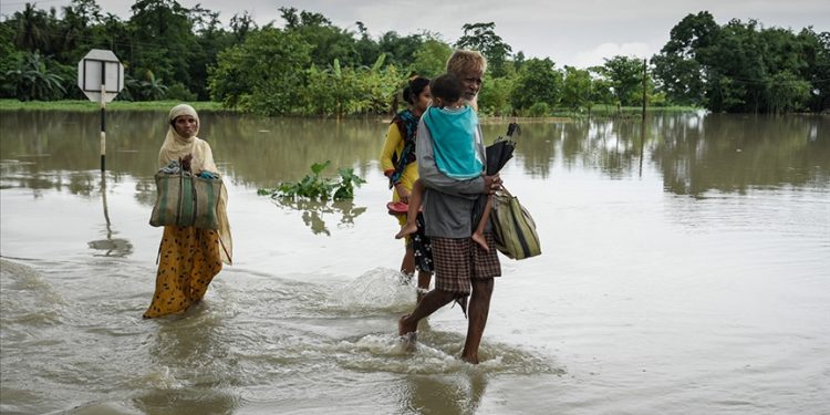 Hindistan'daki sellerde yaşamını yitirenlerin sayısı 62'ye yükseldi