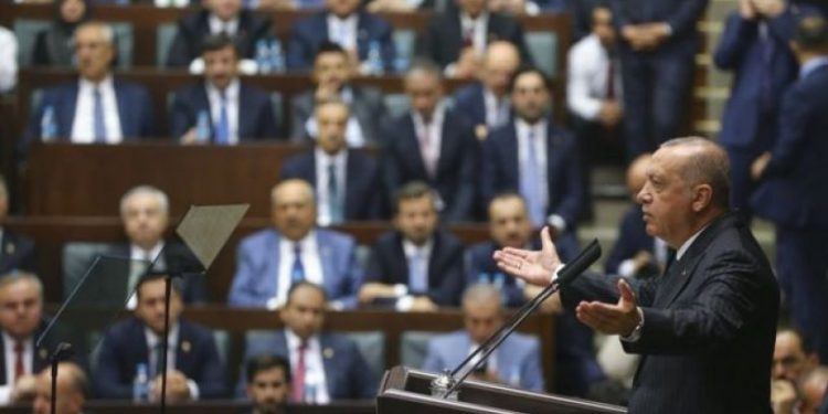 Hukukçu Eminağaoğlu: Erdoğan şeriat ile yönetilen toplumlara olan özlemini dışa vuruyor