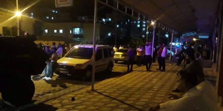 Husumetli aileler arasında kavga: 3 ölü