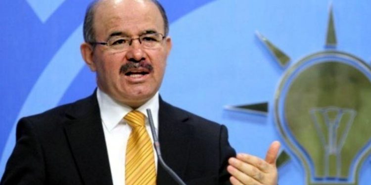 Hüseyin Çelik'ten Arınç'a destek: 'Kral çıplak' demek gerçekleri görmek anlamına gelir