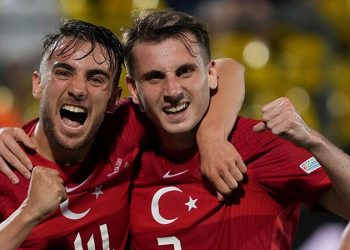 Jose Mourinho, Yunus Akgün'ün peşinde