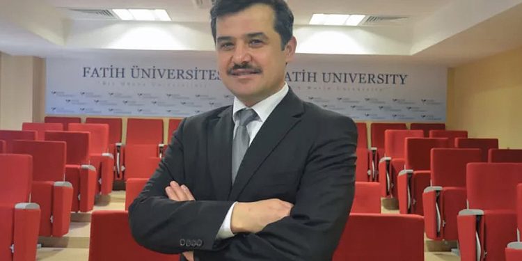 KHK ile kapatılan Fatih Üniversitesi öğretim üyesi Hakan Acar, boğulan bir kişiyi kurtarırken vefat etti