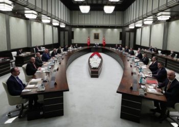 Kabine toplanıyor: Asgari ücret ve bayram tatili konuşulacak