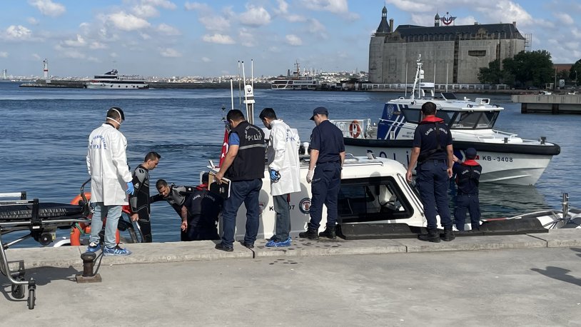 Kadıköy'de denizde erkek cesedi bulundu