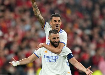 Karim Benzema Şampiyonlar Ligi'nde yılın oyuncusu seçildi, tarihe geçti