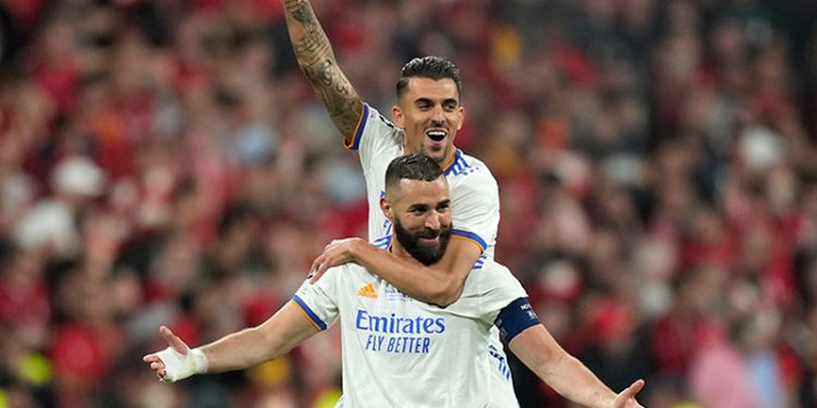 Karim Benzema Şampiyonlar Ligi'nde yılın oyuncusu seçildi, tarihe geçti