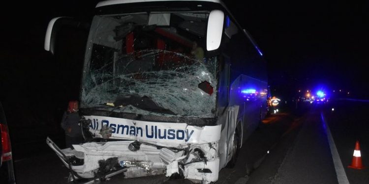 Kastamonu'da yolcu otobüsü kaza yaptı: 2 ölü, 16 yaralı