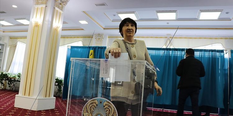 Kazakistan, yeni yönetim modelinin inşası için sandık başında