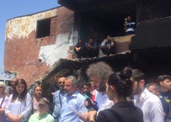 Kağıt işçilerine ırkçı saldırı: ‘Dört gündür ölmeme savaşı veriyoruz’