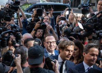 Kevin Spacey, dört farklı cinsel saldırı suçlamasıyla yargılanmak üzere hâkim karşısında