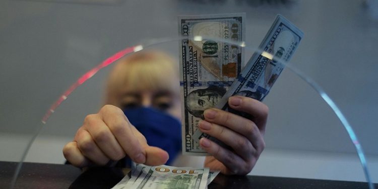 Kimlikle döviz alım satımında sınır 5 bin dolar olarak belirlendi