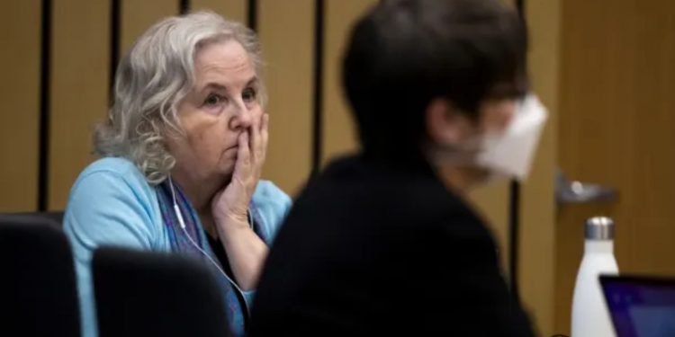 'Kocanızı Nasıl Öldürürsünüz" makalesinin yazarı, kocasını öldürmekten müebbet hapis cezasına çarptırıldı