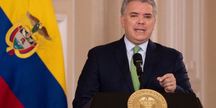 Kolombiya Cumhurbaşkanı'na tabiat parkını korumadığı için ev hapsi ve para cezası