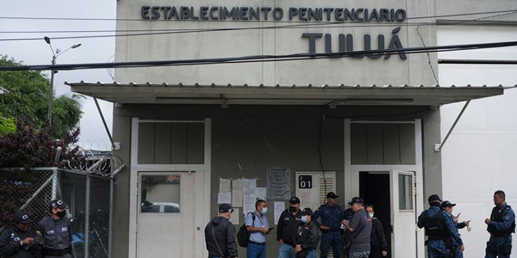 Kolombiya'da hapishanede çıkan isyanda 52 kişi öldü