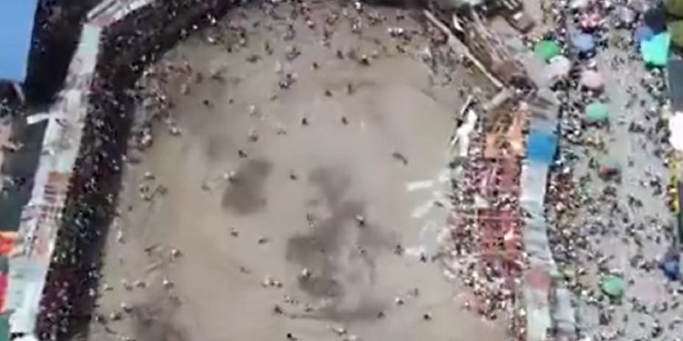 Kolombiya’da boğa güreşi festivalinde tribün çöktü: 4 ölü, 500 yaralı