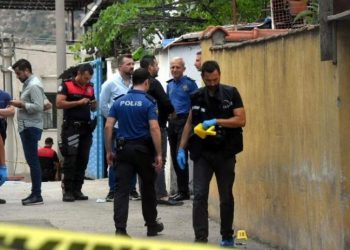 Komşusunun köpeğinden rahatsız olan adam aynı aileden 3 kişiyi öldürdü