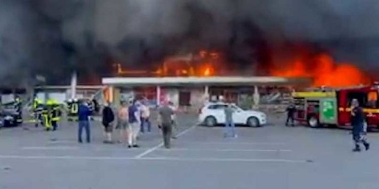 Kremenchuk saldırısı: G7 ülkeleri alışveriş merkezinin vurulmasını 'savaş suçu' olarak tanımladı, yeni yaptırımlar açıklandı