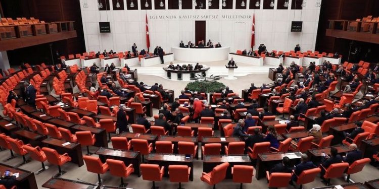 Kulis: Sansür yasası yeni yasama dönemine kaldı