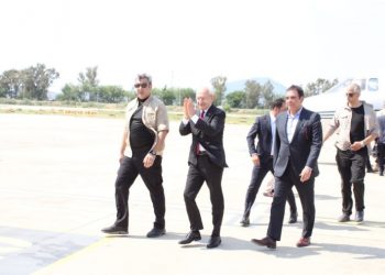 Kılıçdaroğlu’nun uçağının yangın bölgesine inmesi engellendi