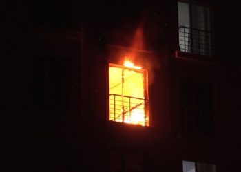 Kırıkkale'de korkutan yangın: Mahsur kalan vatandaş camdan atladı