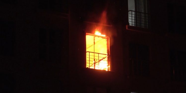 Kırıkkale'de korkutan yangın: Mahsur kalan vatandaş camdan atladı