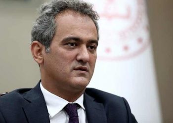 Kızılcahamam kampında AKP'li vekiller ve Bakan Özer arasında 'üslup' tartışması: Vekiller salonu terk etti