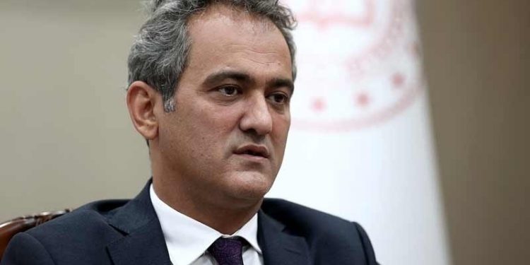 Kızılcahamam kampında AKP'li vekiller ve Bakan Özer arasında 'üslup' tartışması: Vekiller salonu terk etti