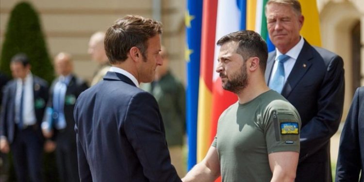 Le Monde: Ukraynalılar Macron'un müttefikliğini pek sevmiyor