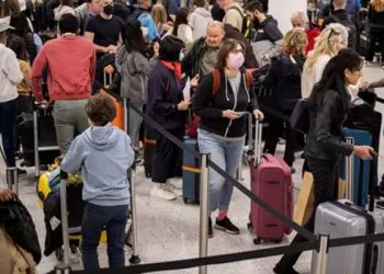 Londra Gatwick Havalimanı yeterli çalışan olmadığı için yazın uçuş sayısını azaltacak