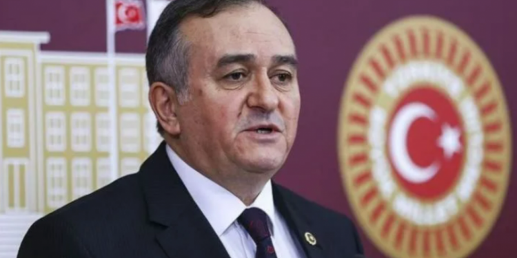 MHP'li Akçay'a göre 'beyin göçü' yokmuş: 'Abartılı bir propaganda'